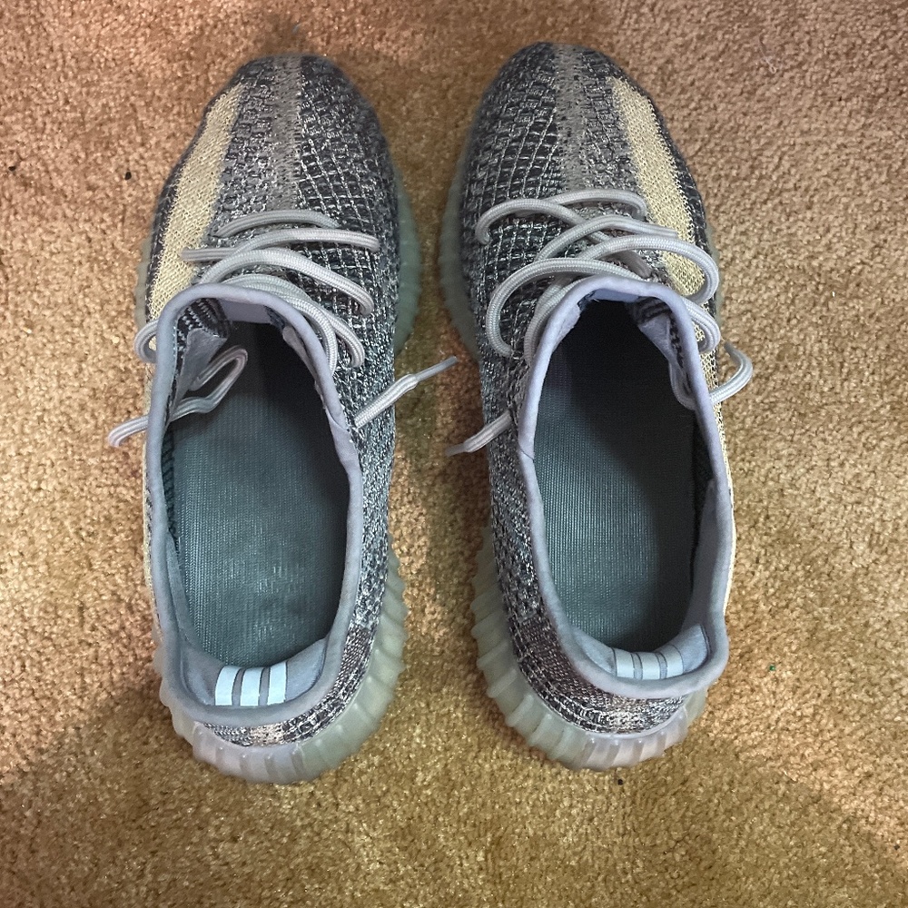 Yeezy350 size 9